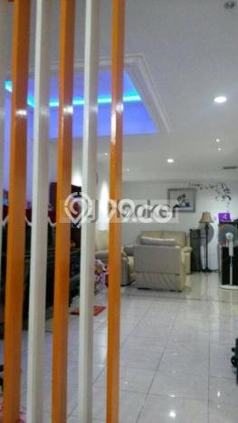 HUNIAN EKSKLUSIF! Rumah di Jelambar, 3 KT, Design Minimalis, Luas 137m² Bangunan 150m² HUNIAN EKSKLUSIF! Rumah di Jelambar, 3 KT, Design Minimalis, Luas 137m² Bangunan 150m²