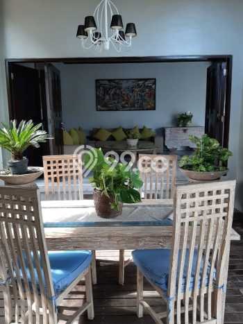 Rumah Disewakan Badung LT 300m2 LB 300m2 Kawasan Umalas Rumah Disewakan Badung LT 300m2 LB 300m2 Kawasan Umalas