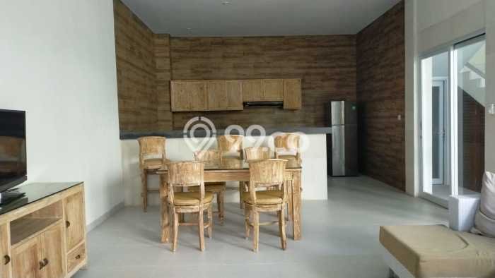 Disewakan! Rumah 3 Kamar Tidur &
3 Kamar Mandi di Canggu, Badung Disewakan! Rumah 3 Kamar Tidur &
3 Kamar Mandi di Canggu, Badung