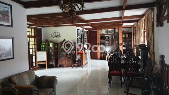 For Sale! Luxury House LT 714m2 Desain Elegan di Senayan For Sale! Luxury House LT 714m2 Desain Elegan di Senayan
