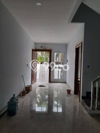 Dijual Rumah Mewah Megah Dengan View Eksklusif di Taman Palem, Jakarta Barat Dijual Rumah Mewah Megah Dengan View Eksklusif di Taman Palem, Jakarta Barat