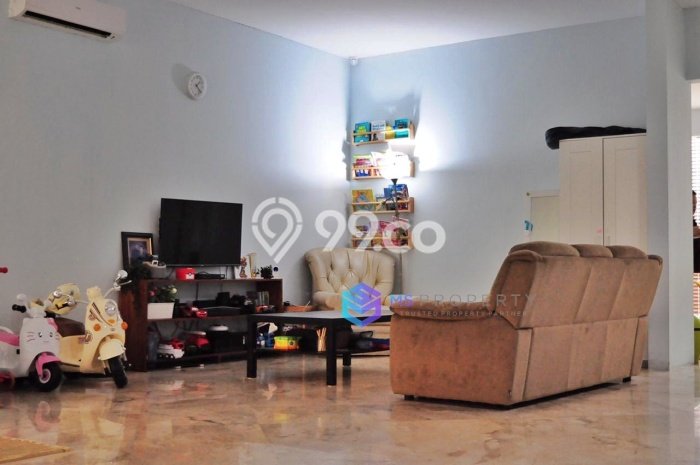 HUNIAN PILIHAN! Rumah area Cinere, LT 300m² Bangunan 180m² HUNIAN PILIHAN! Rumah area Cinere, LT 300m² Bangunan 180m²