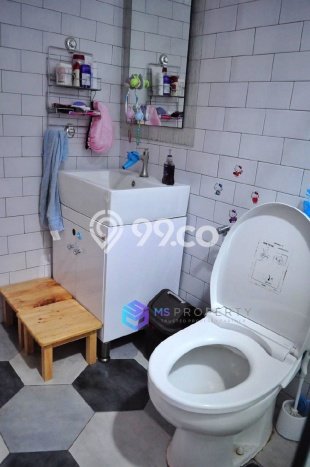 HUNIAN PILIHAN! Rumah area Cinere, LT 300m² Bangunan 180m² HUNIAN PILIHAN! Rumah area Cinere, LT 300m² Bangunan 180m²