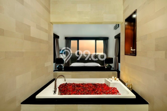 SPECIAL OFFER! Rumah Asri di , Luas 562m2m² Bangunan 350m2m² SPECIAL OFFER! Rumah Asri di , Luas 562m2m² Bangunan 350m2m²