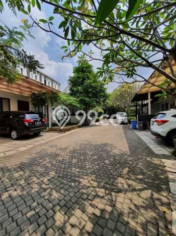 Ready to Use! Premium House LT 210m2 Desain Modern di Kemang Ready to Use! Premium House LT 210m2 Desain Modern di Kemang