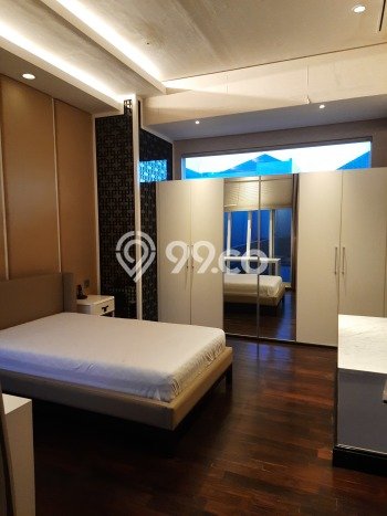 Rumah di Graha, Surabaya, Luas 360m2m² LB 500m2m² Rumah di Graha, Surabaya, Luas 360m2m² LB 500m2m²