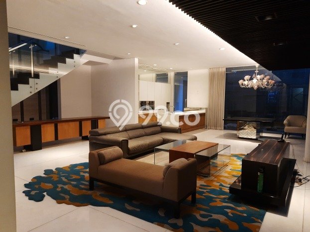 Rumah di Graha, Surabaya, Luas 360m2m² LB 500m2m² Rumah di Graha, Surabaya, Luas 360m2m² LB 500m2m²
