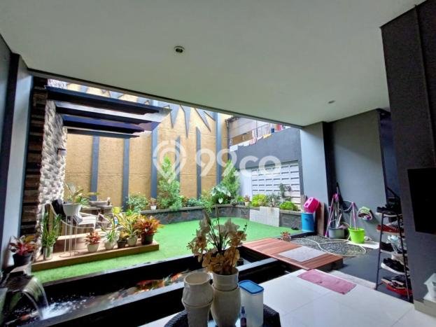 Hunian Cantik Modern Lb 250m2 di Cinere, Depok Hunian Cantik Modern Lb 250m2 di Cinere, Depok