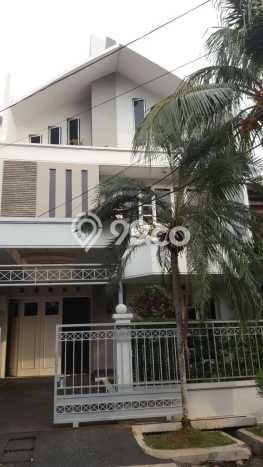 Disewakan! Rumah 3 Kamar Tidur &
3 Kamar Mandi di Pondok Indah, Jakarta Selatan Disewakan! Rumah 3 Kamar Tidur &
3 Kamar Mandi di Pondok Indah, Jakarta Selatan