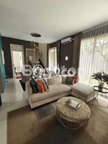 DIJUAL CEPAT! Rumah Modern area Citraland, Surabaya, Luas 180m2m² Bangunan 165m2m² Bisa Nego! DIJUAL CEPAT! Rumah Modern area Citraland, Surabaya, Luas 180m2m² Bangunan 165m2m² Bisa Nego!