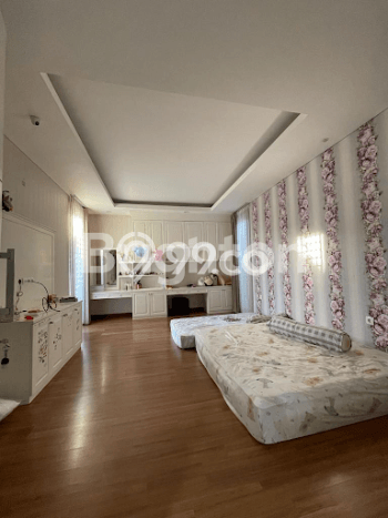 Rumah 4 KT 3 KM Semi Furnished di Lokasi Prestisius Citraland, Surabaya Rumah 4 KT 3 KM Semi Furnished di Lokasi Prestisius Citraland, Surabaya