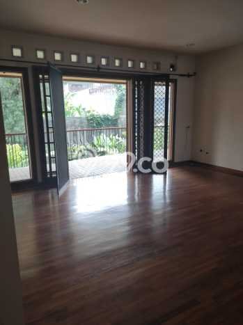 Rumah Siap Pakai area Cipaku, Bandung, Luas 585m2m² LB 600m2m² Rumah Siap Pakai area Cipaku, Bandung, Luas 585m2m² LB 600m2m²