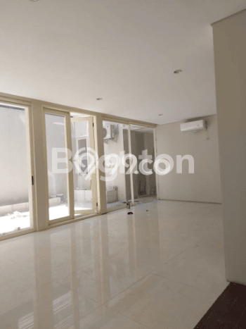 HARGA TERBAIK! Rumah Premium di Citraland, LT 200m² Bangunan 250m² HARGA TERBAIK! Rumah Premium di Citraland, LT 200m² Bangunan 250m²