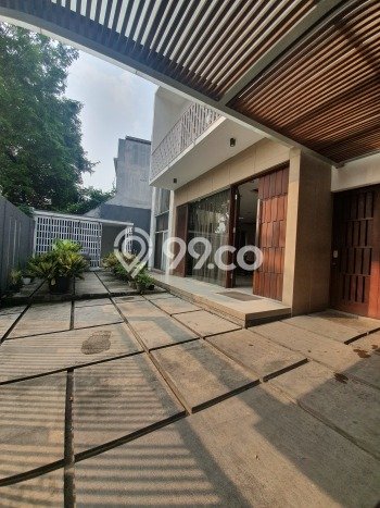 Rumah dengan Lokasi Strategis 3 KT di Kebayoran Baru, Jakarta Selatan Rumah dengan Lokasi Strategis 3 KT di Kebayoran Baru, Jakarta Selatan