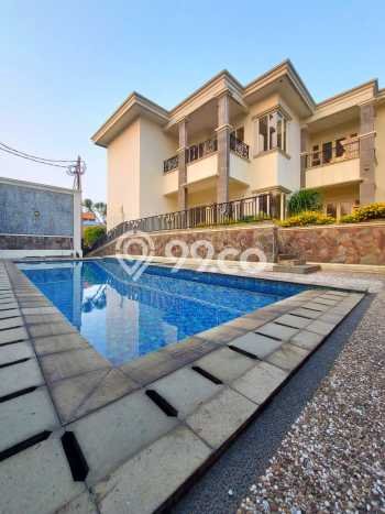 Rumah Luxury Modern Tanpa Renovasi di Pejaten Jakarta Selatan Rumah Luxury Modern Tanpa Renovasi di Pejaten Jakarta Selatan
