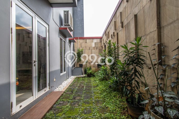 Rumah Elit Modern Tanpa Renovasi di BSD Griya Loka Tangerang Rumah Elit Modern Tanpa Renovasi di BSD Griya Loka Tangerang