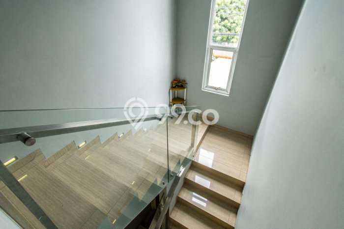 Rumah Elit Modern Tanpa Renovasi di BSD Griya Loka Tangerang Rumah Elit Modern Tanpa Renovasi di BSD Griya Loka Tangerang