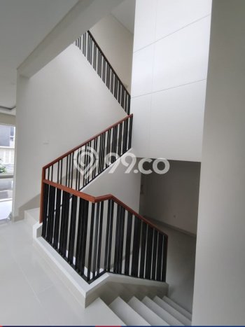 Rumah Asri di Serpong, 4 KT, Free Macet Rumah Asri di Serpong, 4 KT, Free Macet