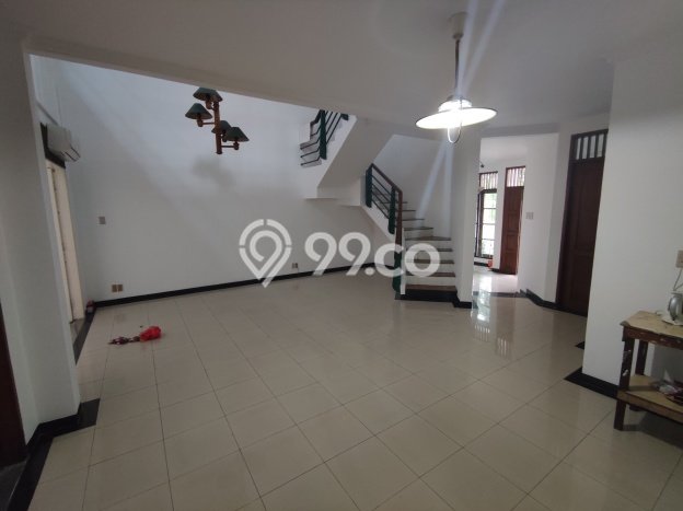 Rumah Disewakan Jakarta Barat LT 150m2 LB 240m2 Area Puri Indah Rumah Disewakan Jakarta Barat LT 150m2 LB 240m2 Area Puri Indah