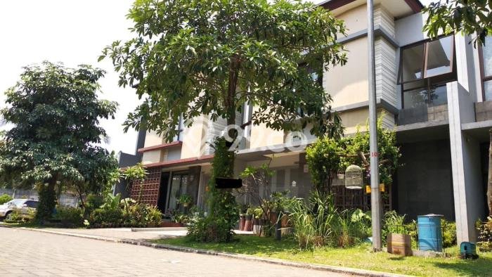Rumah Luxury Modern Siap Huni di BSD Eminent Tangerang Rumah Luxury Modern Siap Huni di BSD Eminent Tangerang