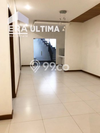 Rumah di Setra Duta, 2 KM, Pemandangan Kota, LT 192m² LB 152m² Rumah di Setra Duta, 2 KM, Pemandangan Kota, LT 192m² LB 152m²