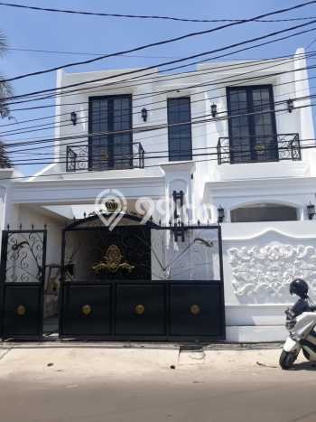 For Sale! Luxury House LT 132m2 Desain Modern di Kemanggisan For Sale! Luxury House LT 132m2 Desain Modern di Kemanggisan