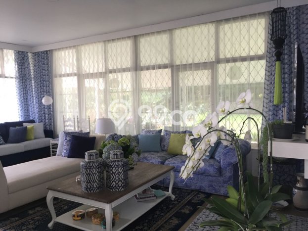 Rumah Mewah LB 420m2 Siap Pakai Desain Elegan di Lembang, Bandung Rumah Mewah LB 420m2 Siap Pakai Desain Elegan di Lembang, Bandung