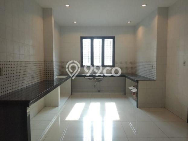 Rumah Lingkungan Asri di Medan Polonia, Medan, LT 306m² Bangunan 392m² Rumah Lingkungan Asri di Medan Polonia, Medan, LT 306m² Bangunan 392m²