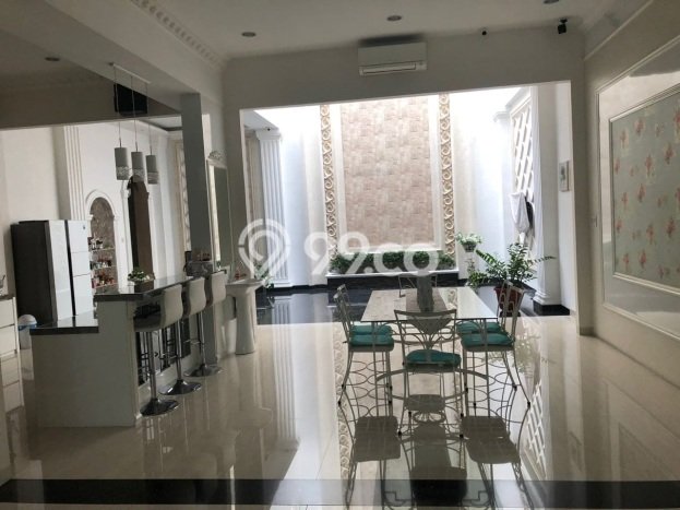 Rumah Akses Mudah di Medan Barat, Medan, Luas 200m² LB 400m² Rumah Akses Mudah di Medan Barat, Medan, Luas 200m² LB 400m²