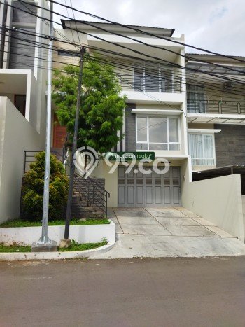 Ready to Use! Luxury House LT 200m2 Desain Elegan di Setiabudi Ready to Use! Luxury House LT 200m2 Desain Elegan di Setiabudi