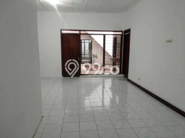 Rumah Elit Modern Siap Huni di Utan Kayu Jakarta Timur Rumah Elit Modern Siap Huni di Utan Kayu Jakarta Timur