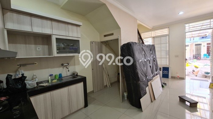 Disewakan! Rumah 2 Kamar Tidur &
2 Kamar Mandi di Green Lake City, Jakarta Barat Disewakan! Rumah 2 Kamar Tidur &
2 Kamar Mandi di Green Lake City, Jakarta Barat