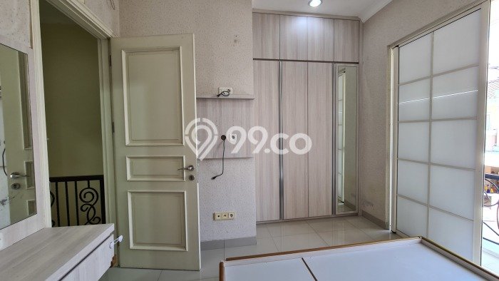 Disewakan! Rumah 2 Kamar Tidur &
2 Kamar Mandi di Green Lake City, Jakarta Barat Disewakan! Rumah 2 Kamar Tidur &
2 Kamar Mandi di Green Lake City, Jakarta Barat