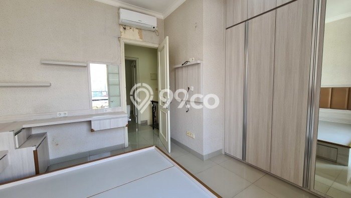 Disewakan! Rumah 2 Kamar Tidur &
2 Kamar Mandi di Green Lake City, Jakarta Barat Disewakan! Rumah 2 Kamar Tidur &
2 Kamar Mandi di Green Lake City, Jakarta Barat