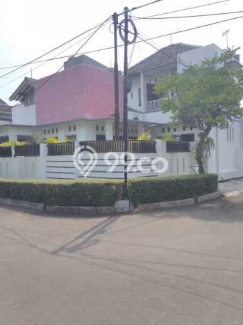 For Sale Hunian Rumah Nyaman 4 KT di Bintaro, Tangerang Selatan For Sale Hunian Rumah Nyaman 4 KT di Bintaro, Tangerang Selatan