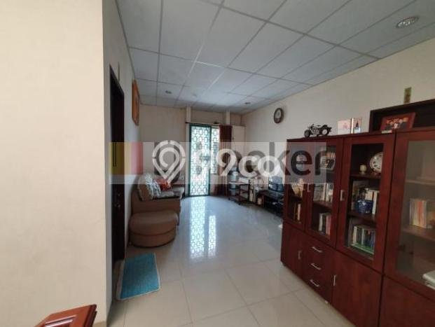 Dijual Rumah Mewah Megah Dengan View Eksklusif di Kedoya, Jakarta Barat Dijual Rumah Mewah Megah Dengan View Eksklusif di Kedoya, Jakarta Barat
