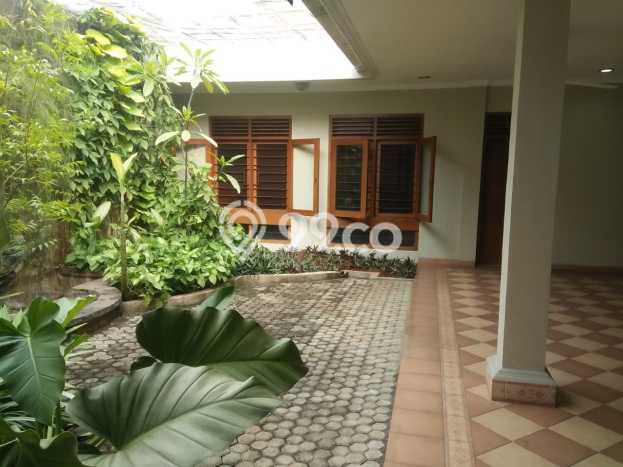 Disewakan Hunian Konsep Minimalis di Kebayoran Baru Jakarta Selatan dengan 5 KT Disewakan Hunian Konsep Minimalis di Kebayoran Baru Jakarta Selatan dengan 5 KT