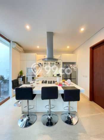 Rumah di Cilandak, LT 181m², LB 350m² Rumah di Cilandak, LT 181m², LB 350m²
