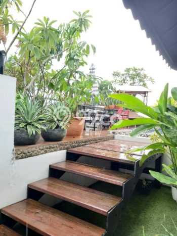 Rumah Strategis Bintaro, Tangerang Selatan, Luas 270m² Bangunan 390m² Rumah Strategis Bintaro, Tangerang Selatan, Luas 270m² Bangunan 390m²