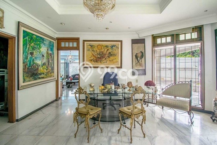 Siap Huni Rumah Mewah 5 Kamar di Menteng Dekat ke Mana Pun Siap Huni Rumah Mewah 5 Kamar di Menteng Dekat ke Mana Pun