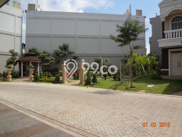 Rumah Mewah Dijual LT 220m2 di Cengkareng, Jakarta Barat Rumah Mewah Dijual LT 220m2 di Cengkareng, Jakarta Barat