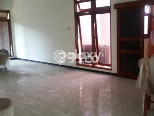 Rumah Lingkungan Asri kawasan , Malang, LT 264m2m² Bangunan 150m2m² Rumah Lingkungan Asri kawasan , Malang, LT 264m2m² Bangunan 150m2m²