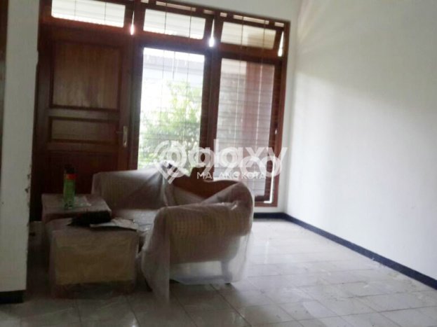 Rumah Lingkungan Asri kawasan , Malang, LT 264m2m² Bangunan 150m2m² Rumah Lingkungan Asri kawasan , Malang, LT 264m2m² Bangunan 150m2m²