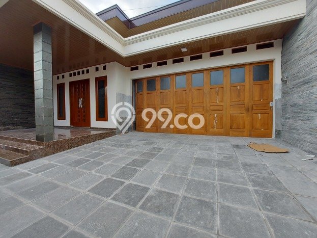 Rumah Berkualitas Banjarsari, Surakarta, Luas 327m2m² LB 230m2m² Rumah Berkualitas Banjarsari, Surakarta, Luas 327m2m² LB 230m2m²
