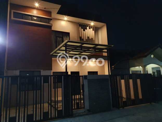 Rumah Kawasan Taman Kopo Indah, Luas 153m², Bangunan 230m² Rumah Kawasan Taman Kopo Indah, Luas 153m², Bangunan 230m²