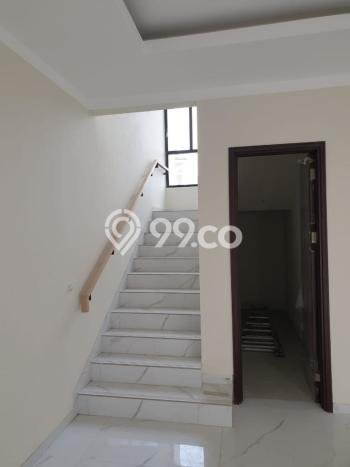 Jual Segera Rumah 5 KT 4 KM di Kawasan Komersial Alam Sutera, Tangerang Jual Segera Rumah 5 KT 4 KM di Kawasan Komersial Alam Sutera, Tangerang