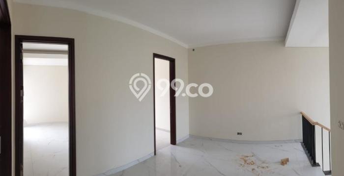 Jual Segera Rumah 5 KT 4 KM di Kawasan Komersial Alam Sutera, Tangerang Jual Segera Rumah 5 KT 4 KM di Kawasan Komersial Alam Sutera, Tangerang