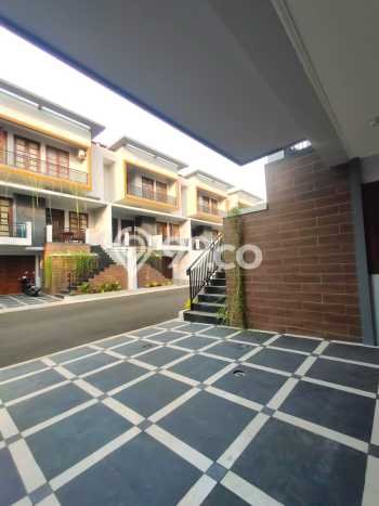 Jual Rumah Luas Elegan Dengan View Eksklusif di Condet, Jakarta Timur Jual Rumah Luas Elegan Dengan View Eksklusif di Condet, Jakarta Timur