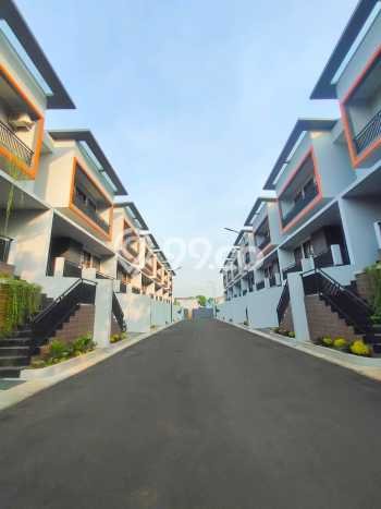 Jual Rumah Luas Elegan Dengan View Eksklusif di Condet, Jakarta Timur Jual Rumah Luas Elegan Dengan View Eksklusif di Condet, Jakarta Timur