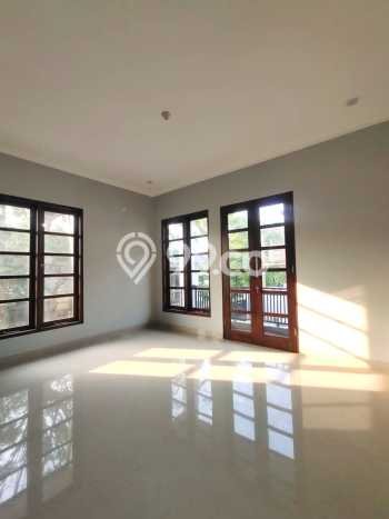 Jual Rumah Luas Elegan Dengan View Eksklusif di Condet, Jakarta Timur Jual Rumah Luas Elegan Dengan View Eksklusif di Condet, Jakarta Timur